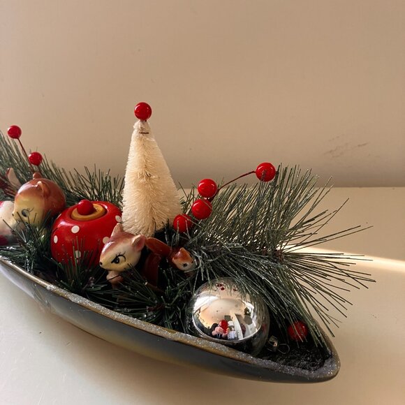 Vintage Woodland Christmas Decor featuring whimsical squirrels - Picture 8 of 12